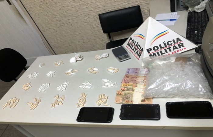 Dois homens são presos com 160 pinos de cocaína nas cuecas em Cataguases.