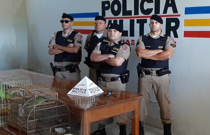 Rio Novo: PM procura suspeitos de tentativa de homicídio e apreende revólver e munições.