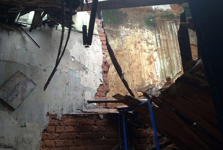 Tempestade provoca queda de parede de casa e alagamentos em JF