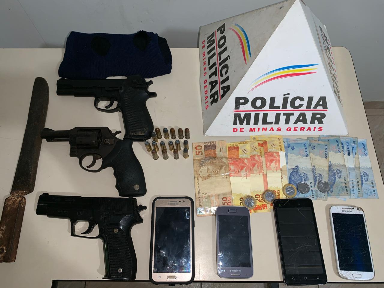 PM apreende arma, munições e evita crime de homicídio em Manhuaçu