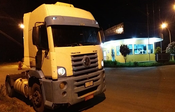 PRF recupera veículo com registro de furto/roubo em Leopoldina.