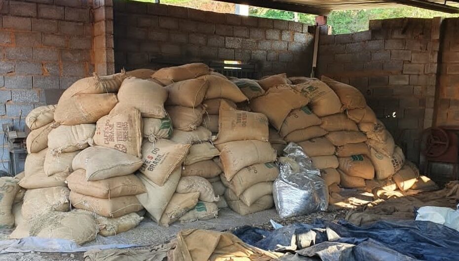 Polícia Civil recupera em Ubá carga de 15 toneladas de café roubada e avaliada em R$ 130 mil