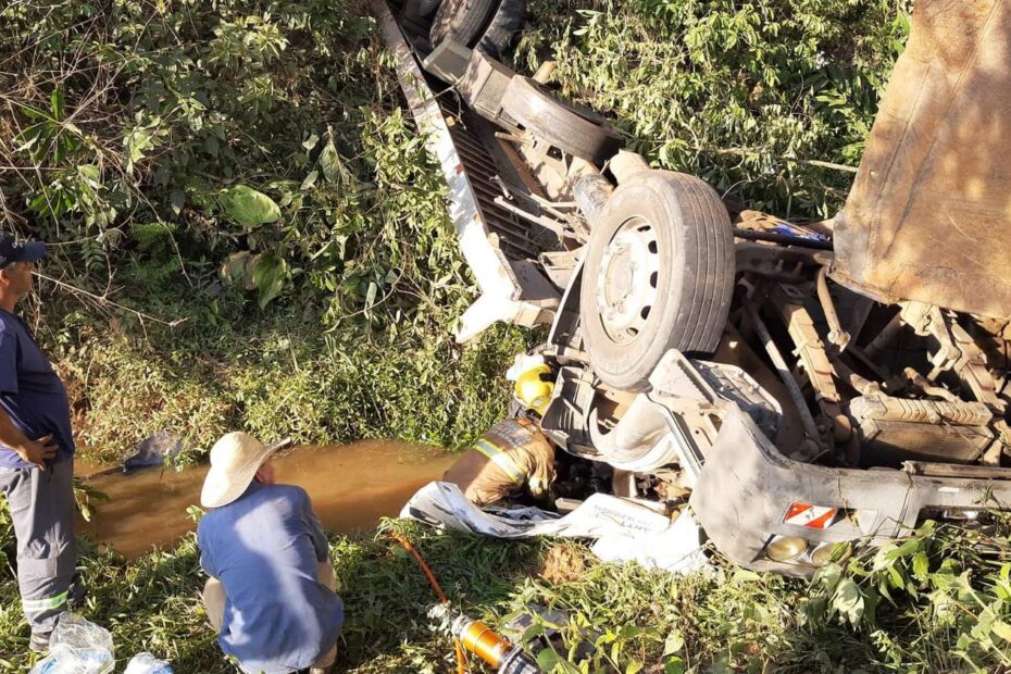 Motorista de guincho morre em acidente na estrada de Caputira
