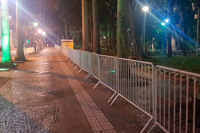 Praça do Bom Pastor e Parque Halfeld são fechados pela PJF