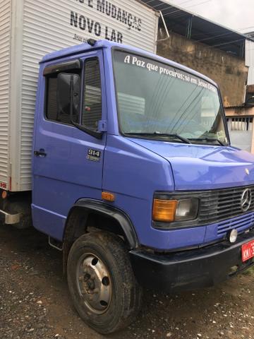 Caminhao bau 914