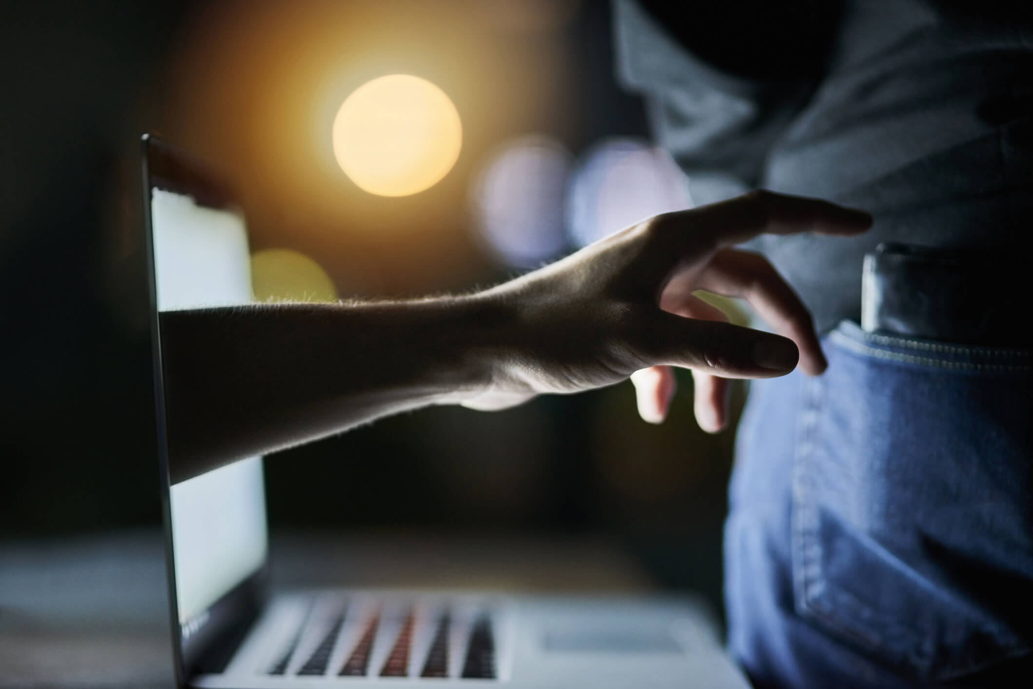 CURSO O USO DO E-MAIL EM CRIMES ELETRÔNICOS CONTRA A HONRA E O PATRIMÔNIO